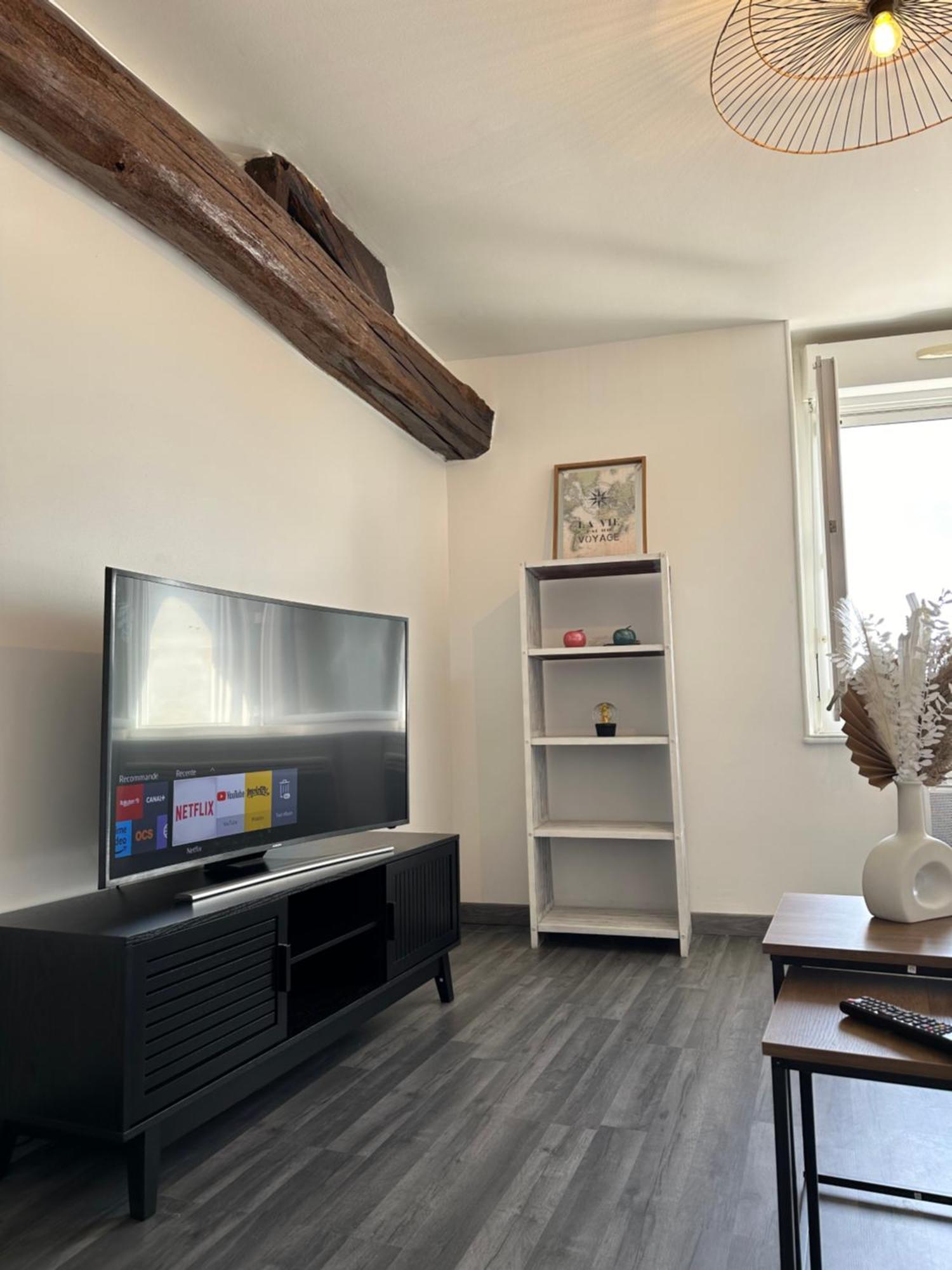 Appartement Cosy En Centre Ville Cholet Bagian luar foto