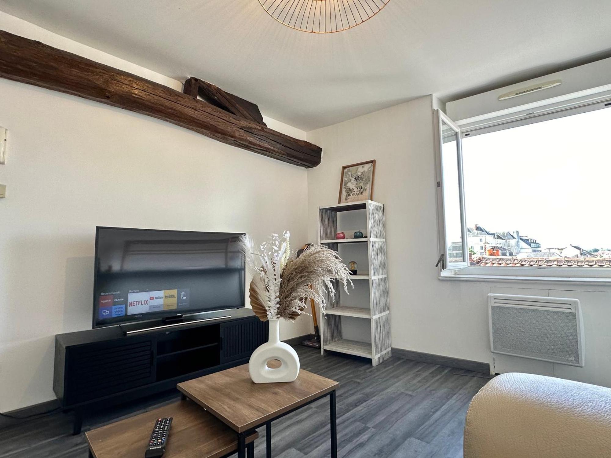 Appartement Cosy En Centre Ville Cholet Bagian luar foto