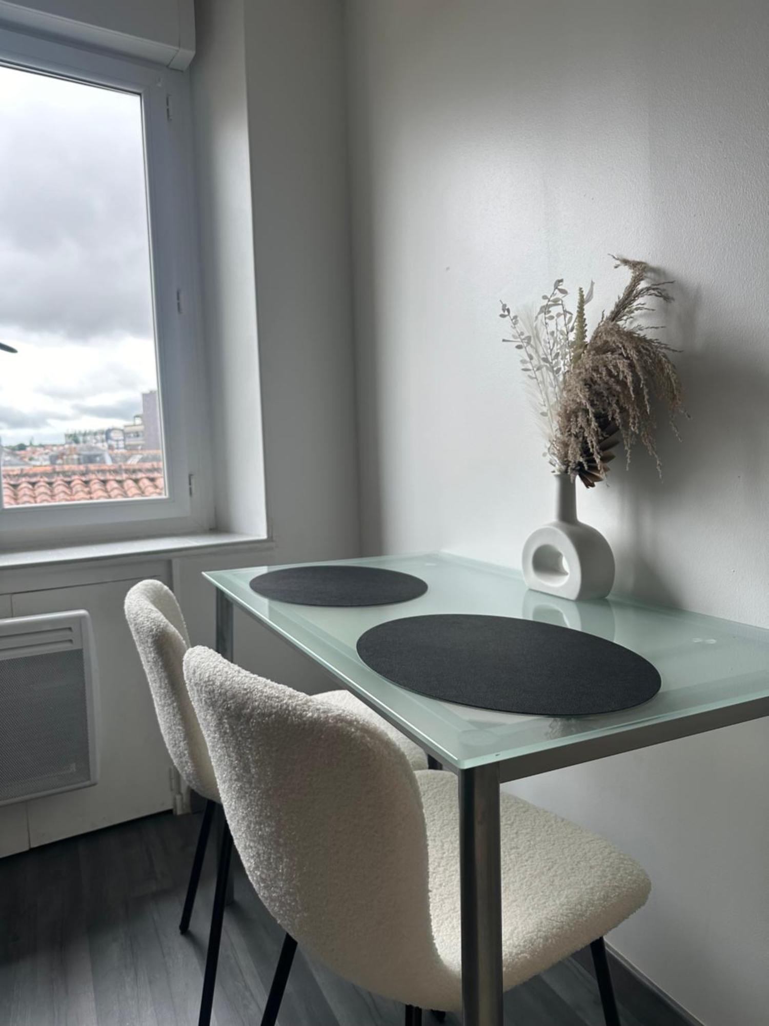 Appartement Cosy En Centre Ville Cholet Bagian luar foto