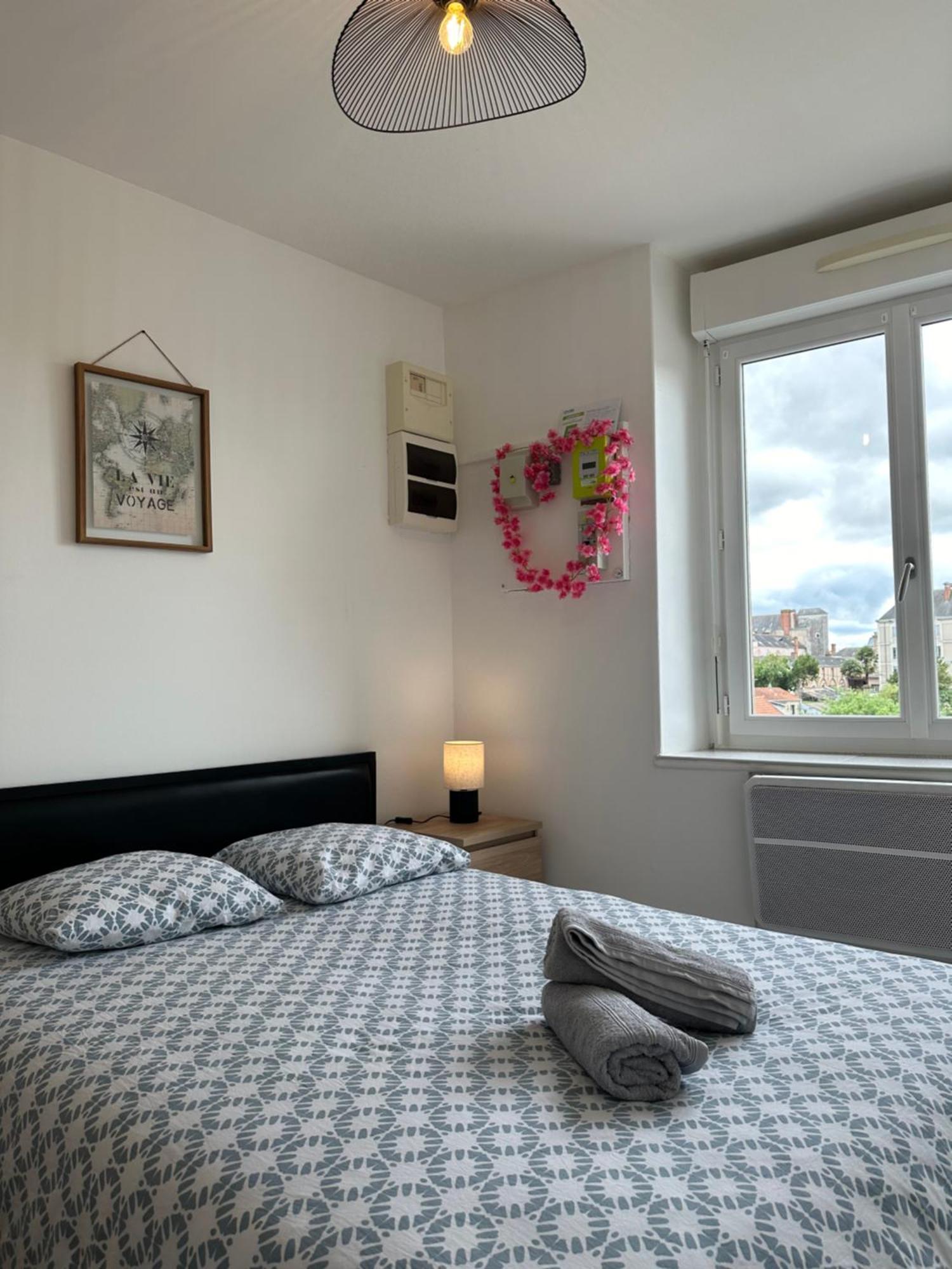 Appartement Cosy En Centre Ville Cholet Bagian luar foto